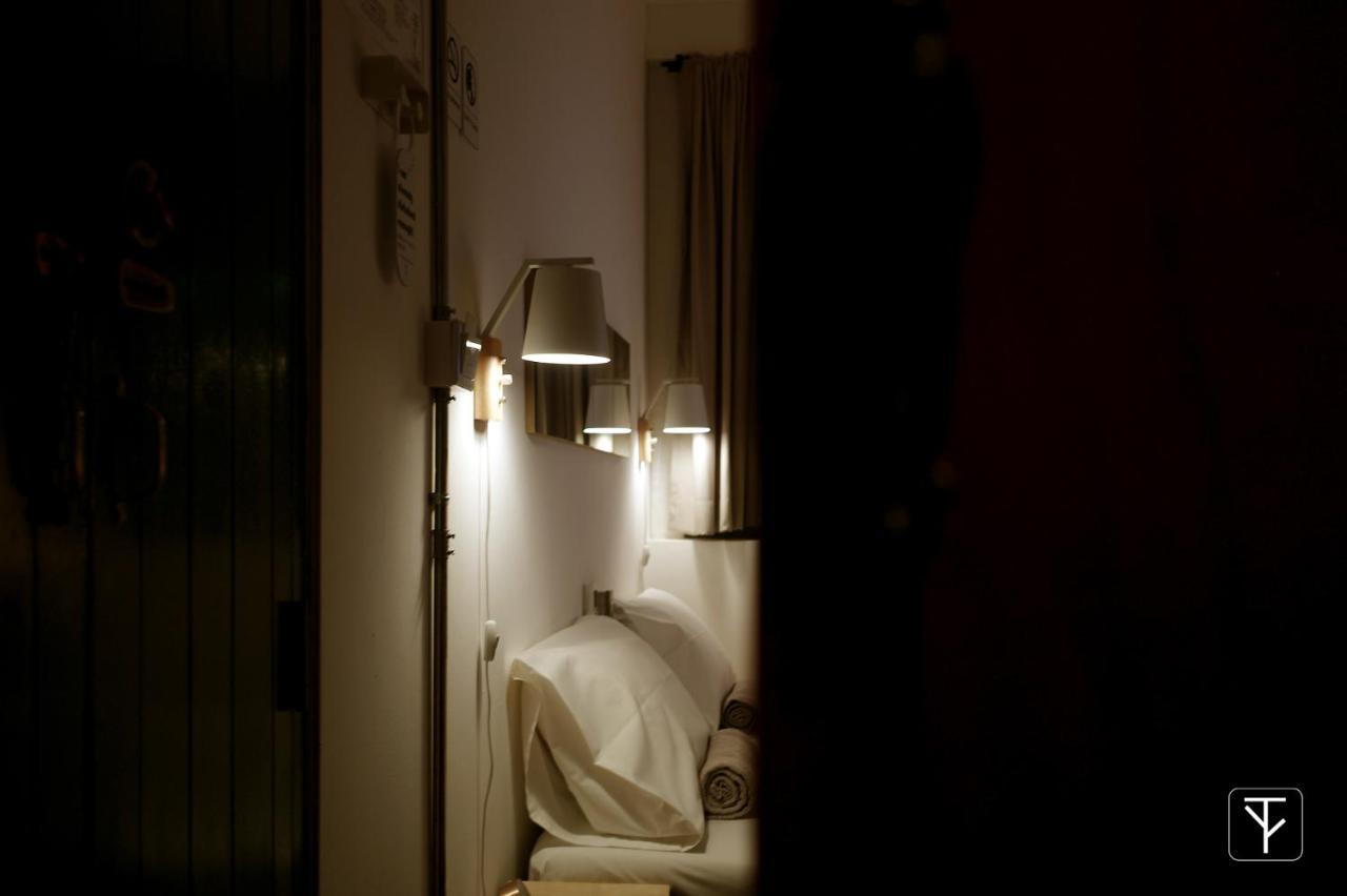 T-Boutique Hostel - Hua Lamphong Bangkok Exteriör bild