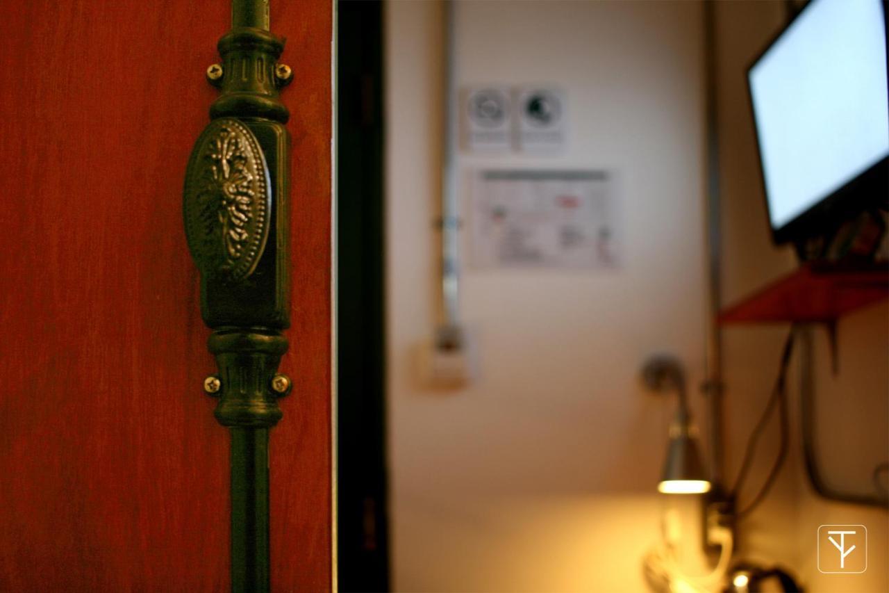 T-Boutique Hostel - Hua Lamphong Bangkok Exteriör bild